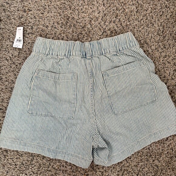Gap Women's 4" High Rise Supersoft Denim Utility Shorts - Picture 6 of 7